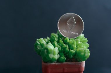 ethereum-holders-stay-committed-despite-unrealized-losses-–-signs-of-an-incoming-rally?