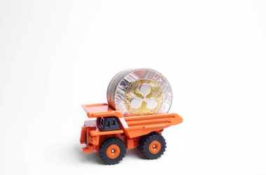 crypto-analyst-says-xrp-price-must-clear-this-level-or-risk-crash-to-$1.9