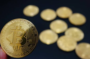bitcoin-price-crash-below-$100,000-still-possible:-analysts-issue-downtrend-warnings