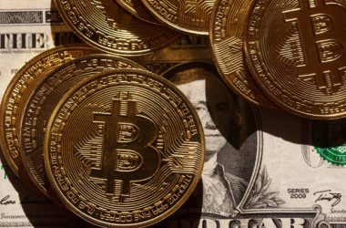 can-bitcoin-price-bounce-to-$120,000-or-will-it-break-below-$100,000?