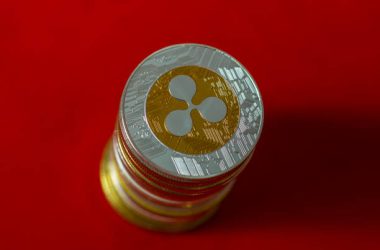xrp-to-end-7-month-consolidation-after-700%-surge-–-is-a-major-move-coming?