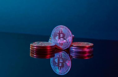 bitcoin-re-enters-profit-zone-as-greed-rises,-but-rally-to-$200,000-still-possible