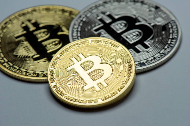 bitcoin-prepares-for-make-or-break-move-as-textbook-triangle-meets-tight-range