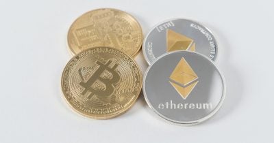 bitcoin-slides,-ether,-xrp,-dogecoin-move-lower-ahead-of-fed-chair’s-final-jackson-hole-speech