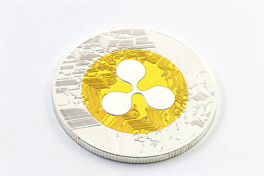 xrp-price-action-turns-bearish,-analyst-says-crash-below-$1-is-coming