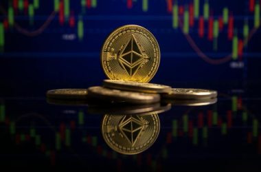 ethereum-mirrors-bitcoin-post-ath-movement,-as-market-bears-target-20%-correction