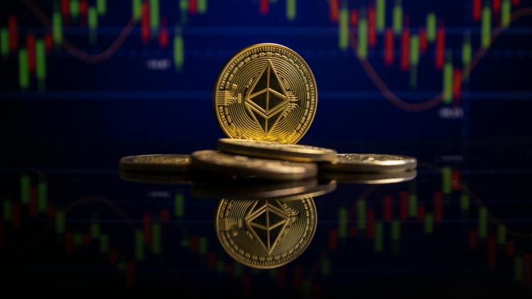 ethereum-mirrors-bitcoin-post-ath-movement,-as-market-bears-target-20%-correction