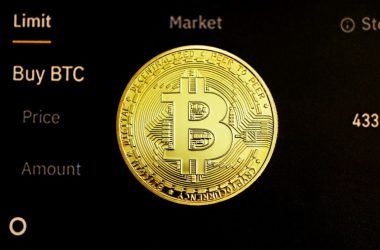 bitcoin-on-chain-activity-slumps-below-365-day-average-–-is-momentum-losing-steam?