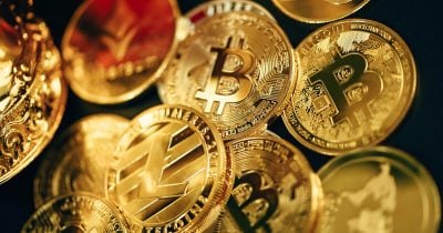 crypto-markets-tumble-amid-us-regional-bank-stress,-prolonged-government-shutdown