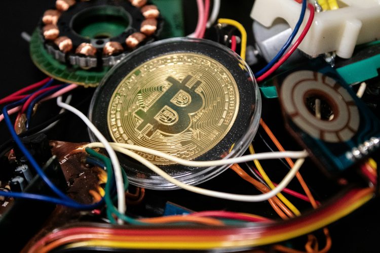 bitcoin-miners-flood-binance-with-51k-btc-—-is-a-sell-off-imminent?