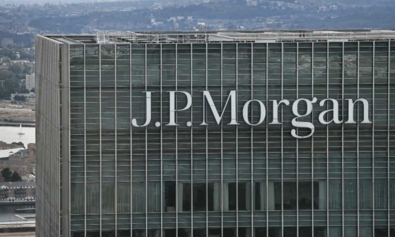 jamie-dimon’s-jpmorgan-embraces-crypto:-btc-and-eth-to-be-used-as-collateral-(report)
